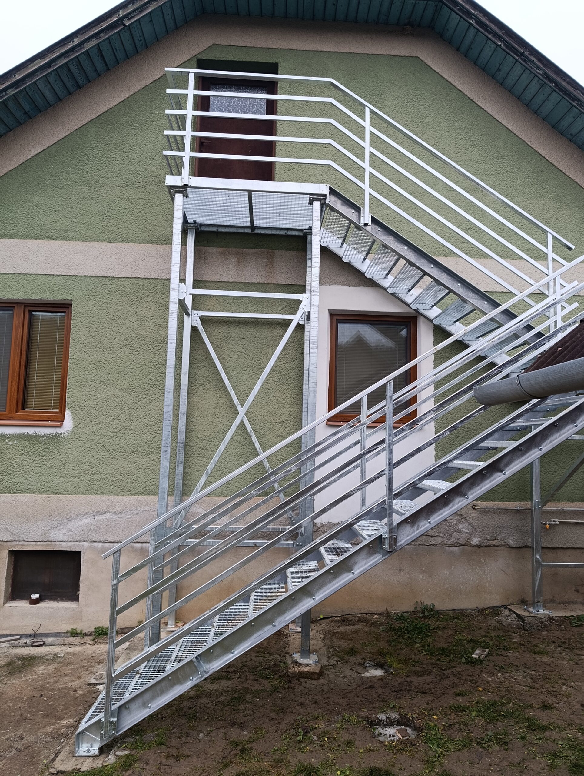vibkajsie schodisko odolne do kazdeho pocasia scaled